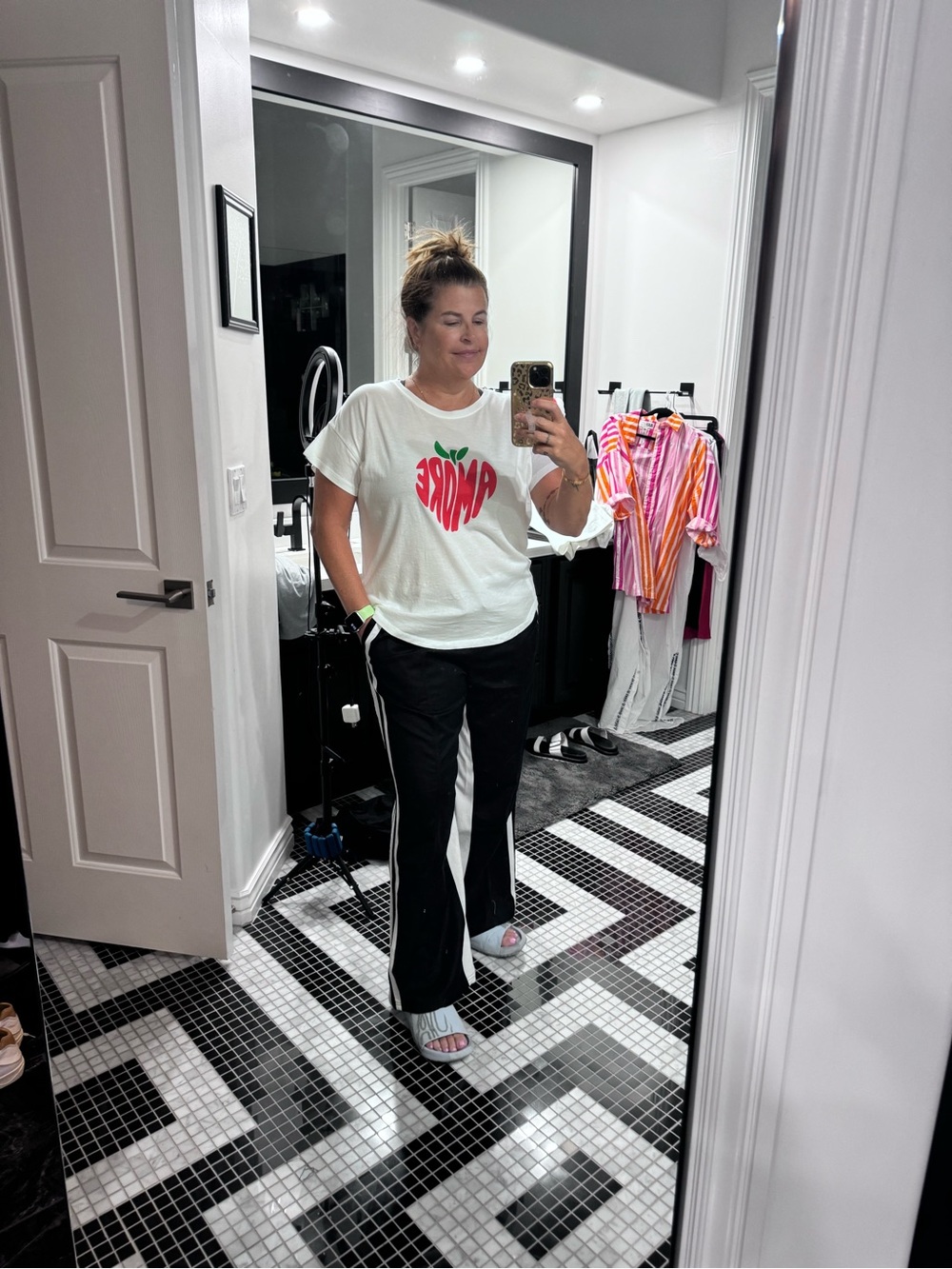 Amore Graphic Apple Tee White Short Sleeve T-Shirt Size Large - Picture 4 of 15